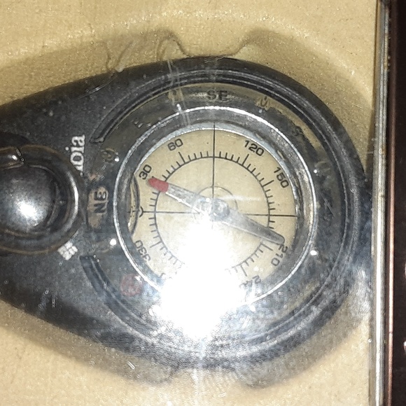 COLUMBIA SPORTSWEAR COMPANY COMPASS KEYCHAIN CHARM NRMINT CONDITION - Picture 4 of 4